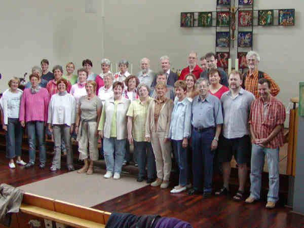 Der Schütte-Chor mit dem Aufnahmeteam Suchland/Lüpke